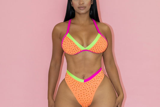 Stand out and make a statement with our tricolor set!